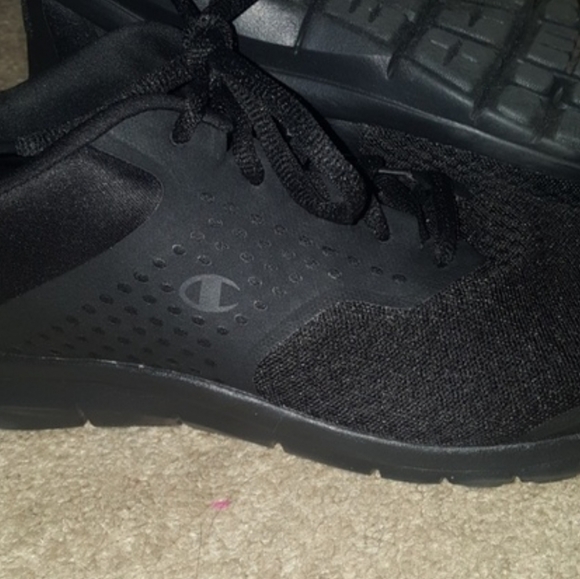 NWOT Youth Gusto Runners Black Size 5 non-marking - Picture 4 of 4